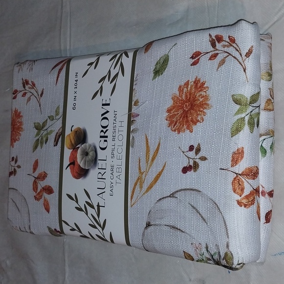 Table cloth - Picture 1 of 5